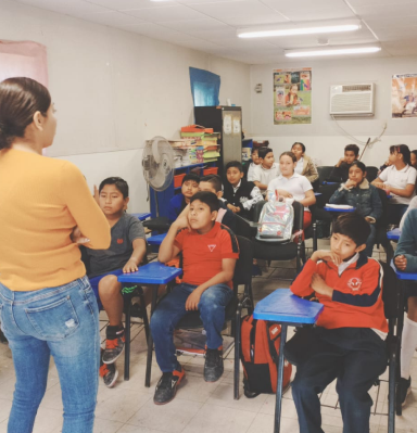 Profesor dando clase